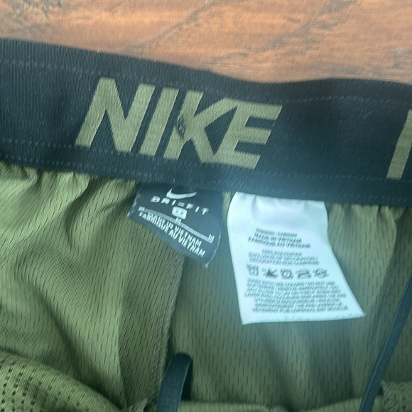 Nike shorts - Picture 2 of 2